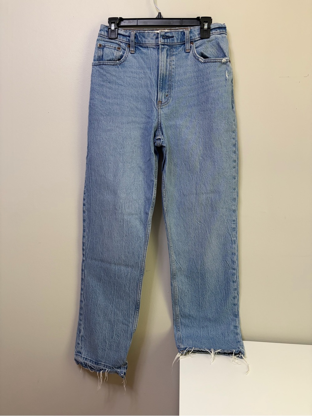 Abercrombie & Fitch Curve Love The 90s Straight Ultra High Rise raw hem Jeans 29